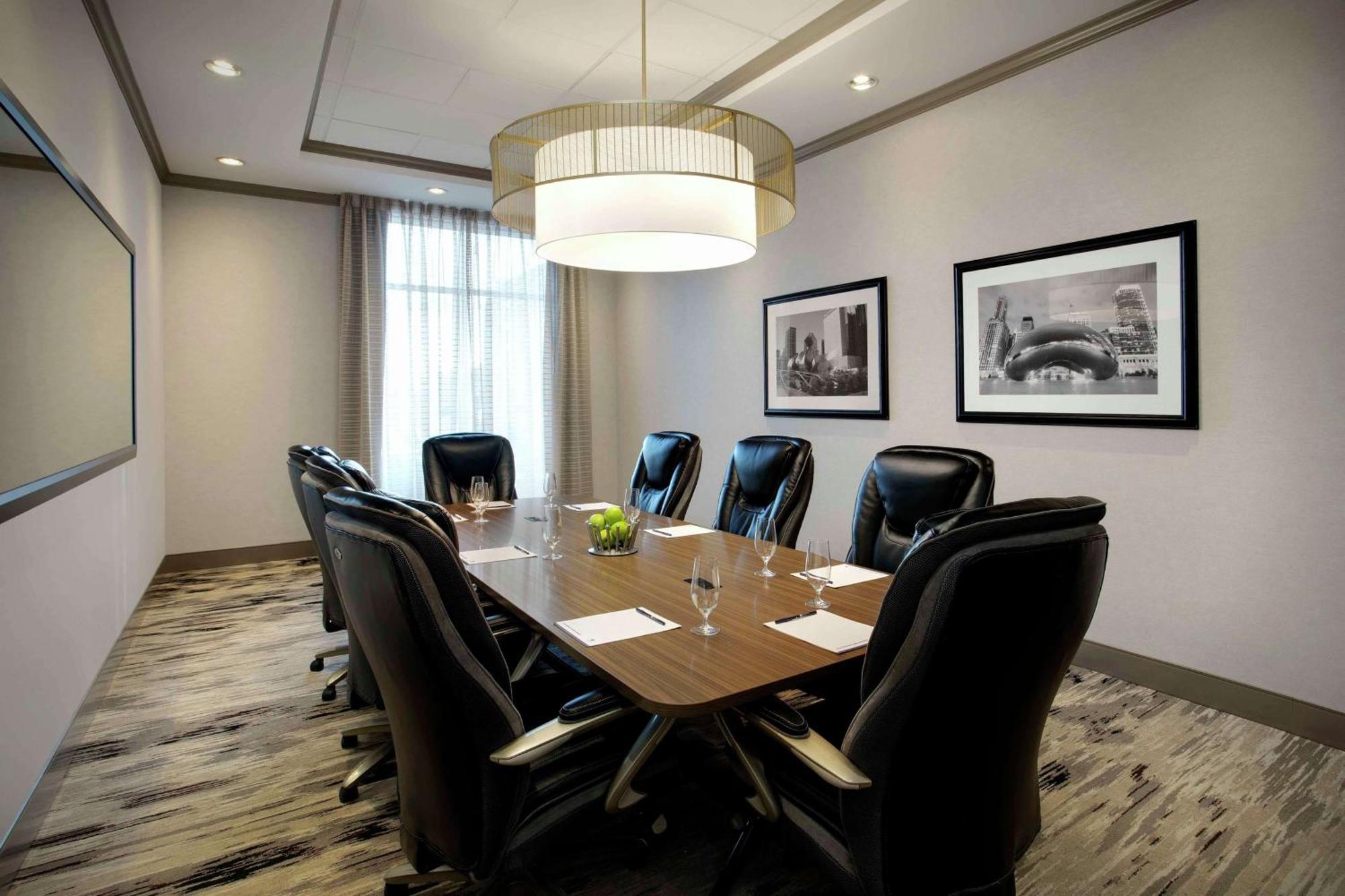 Doubletree By Hilton Chicago Midway Airport, Il Hotel Bedford Park Bagian luar foto