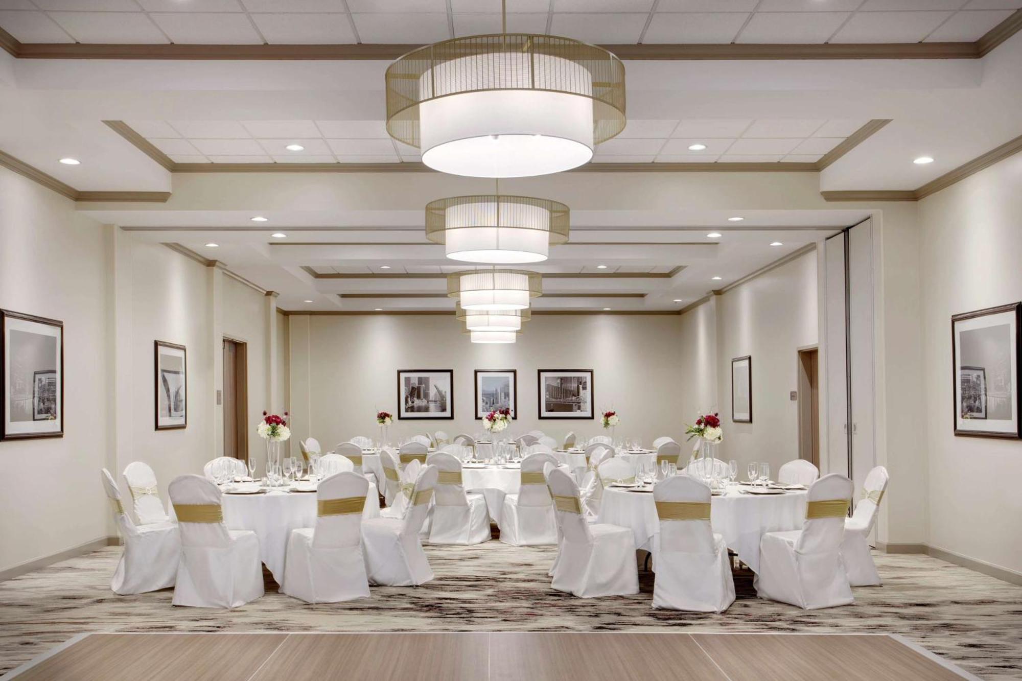 Doubletree By Hilton Chicago Midway Airport, Il Hotel Bedford Park Bagian luar foto