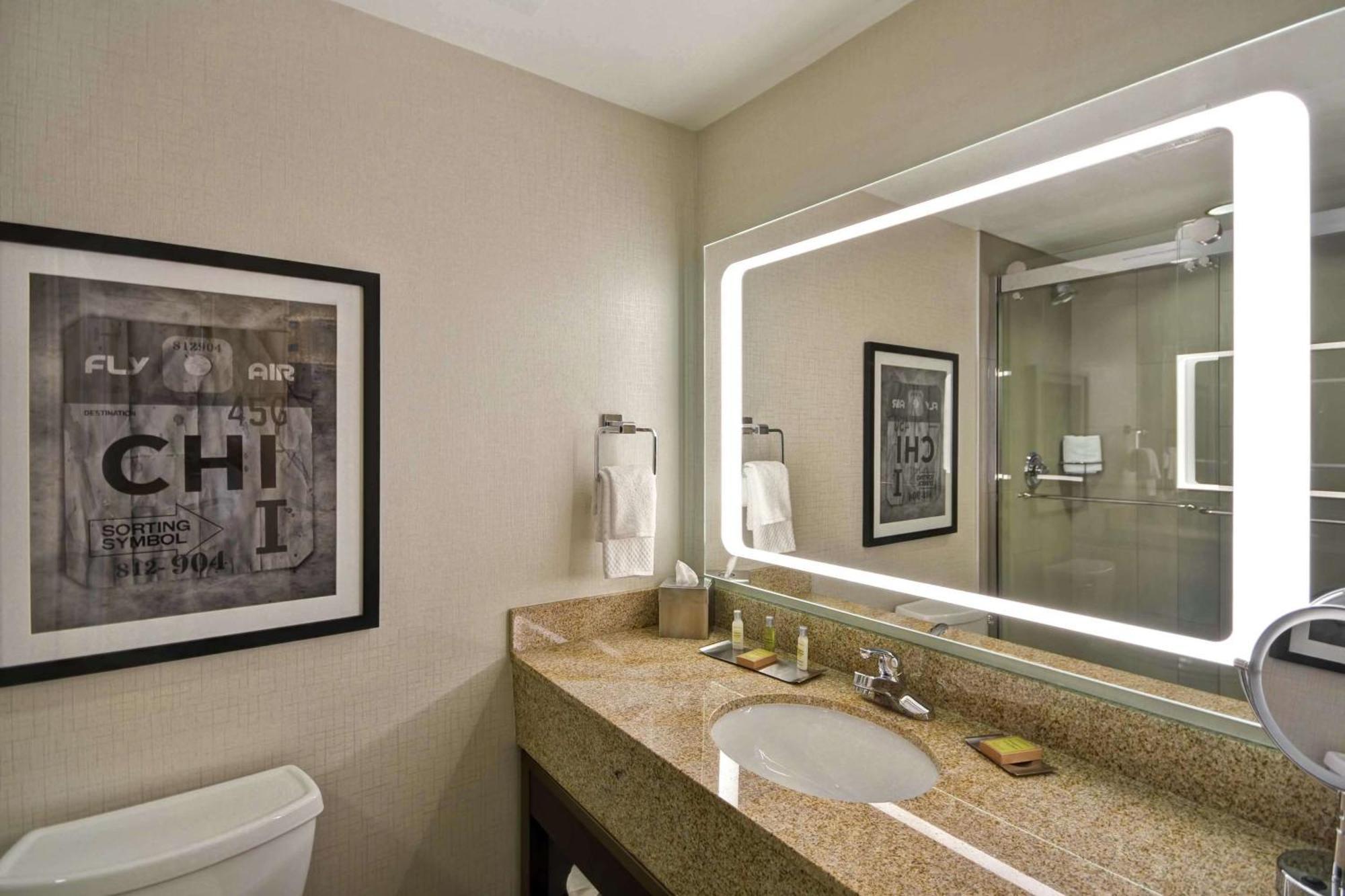 Doubletree By Hilton Chicago Midway Airport, Il Hotel Bedford Park Bagian luar foto