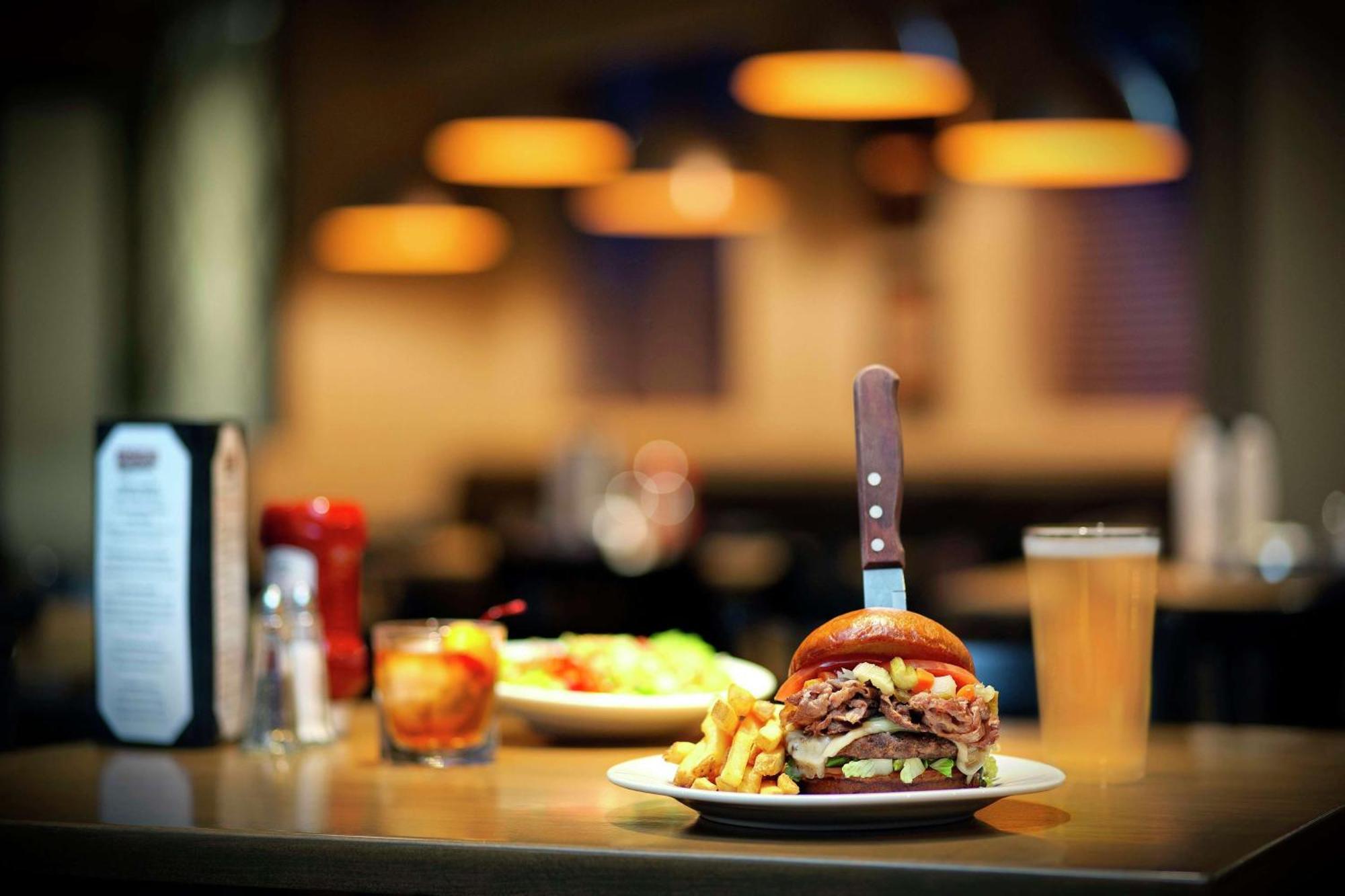 Doubletree By Hilton Chicago Midway Airport, Il Hotel Bedford Park Bagian luar foto